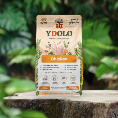 Zak Ydolo healthy & pure chicken met natuurlijke achtergrond