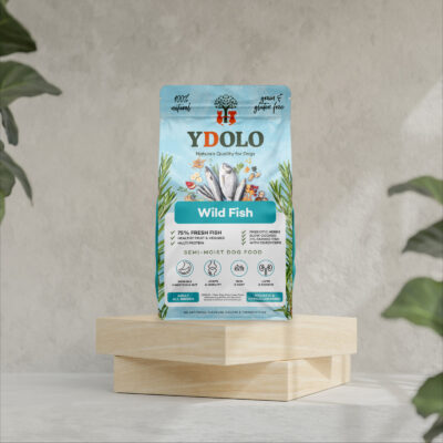 Ydolo Healthy & pure Wild Fish op een grijze achtergrond